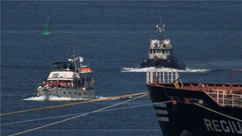 Vor Gaza: Israel eskortiert und stoppt Boote der Global Sumud Flotilla.