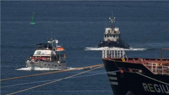 Vor Gaza: Israel eskortiert und stoppt Boote der Global Sumud Flotilla.
