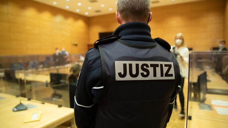 Falsche Polizisten erbeuten fast eine halbe Million Euro Vor Gericht ging es um drei Fälle aus dem Sommer 2020.