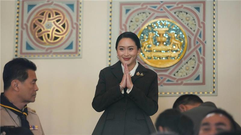 Thailands Regierungschefin nach Gerichtsurteil abgesetzt Vor Journalisten sagte die abgesetzte Regierungschefin, sie akzeptiere das Urteil.