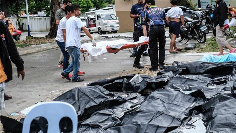 Vor Krankenhäusern in der Provinz Cebu waren Leichensäcke aufgereiht.
