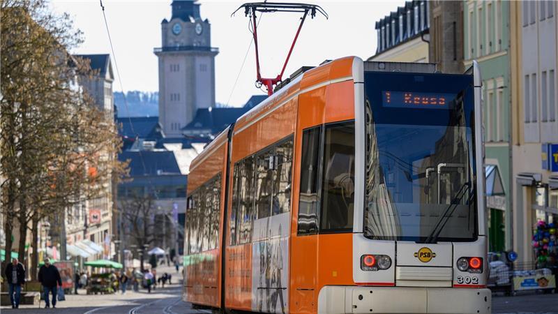Vor Ort wird oft das Geld knapp für wichtige Dienstleistungen, so etwa für die Verkehrsbetriebe. (Symbolbild)