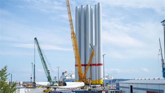 Vor Rügen gibt es mehrere Windparks. Weitere Anlagen werden gebaut.