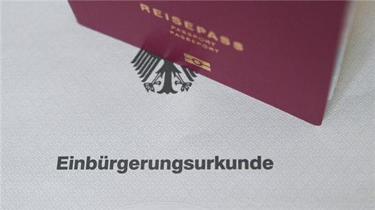 Vor allem Einbürgerungen aus Syrien, aus der Türkei und aus Russland stiegen in Niedersachsen an. (Symbolbild)