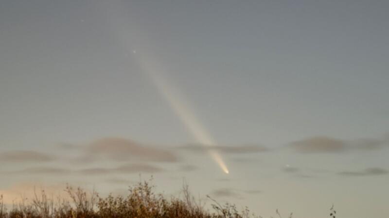 Vor allem abends dürfte der Komet Tsuchinshan-Atlas in Niedersachsen und Bremen zu sehen sein - dann erwartet der Deutsche Wetterdienst nur wenige Wolken. Nachts soll die Bewölkung zunehmen.