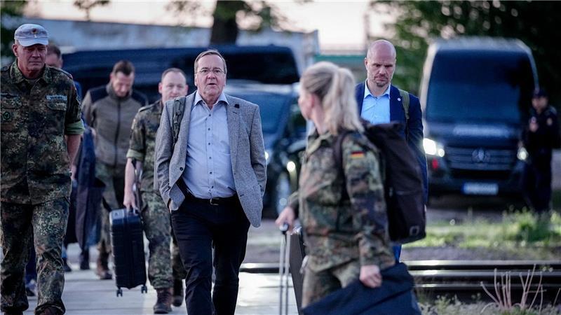 Vor allem die ukrainischen Drohnen treffen ihre Ziele in immer kürzeren Abständen auch weit hinter der Front.