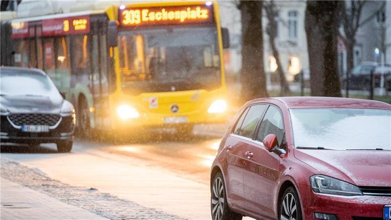 Vor allem für den Südwesten und Westen Niedersachsens wird vor Glätte gewarnt. 