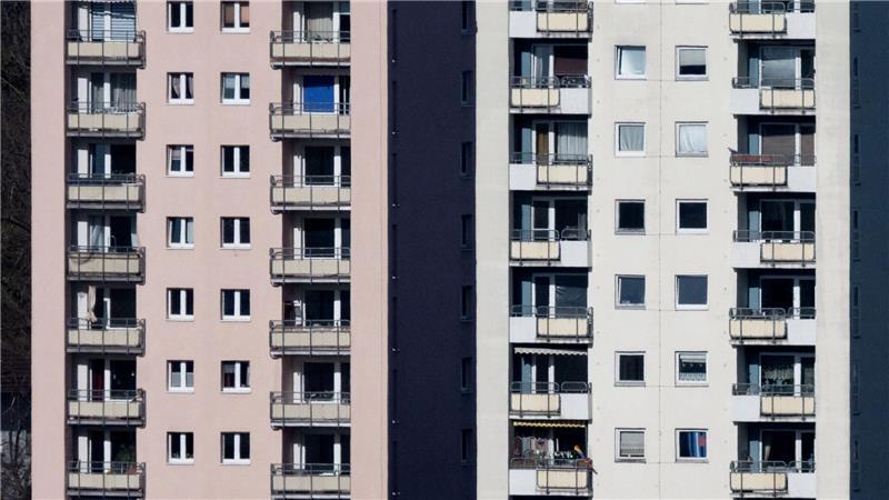 Mehr Bürgergeld-Haushalte zahlen fürs Wohnen drauf Vor allem in Großstädten ist es schwierig, bezahlbare Wohnungen zu finden. (Archivbild)