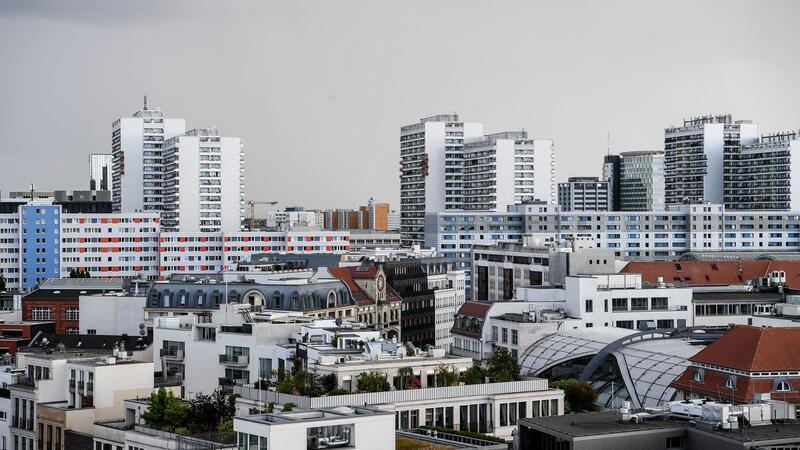 Jeder neunte Bürgergeld-Haushalt zahlte bei Wohnkosten drauf Vor allem in Großstädten wie hier in Berlin rutscht man leicht über die im Bürgergeld gestattete Miethöhe. (Archivbild)