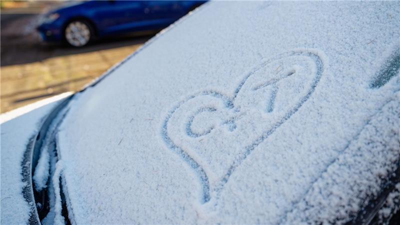 Achtung Glätte – Neuer Schnee ab Sonntag Vor allem in der Westhälfte Deutschlands kommt am Sonntag Schnee zu.