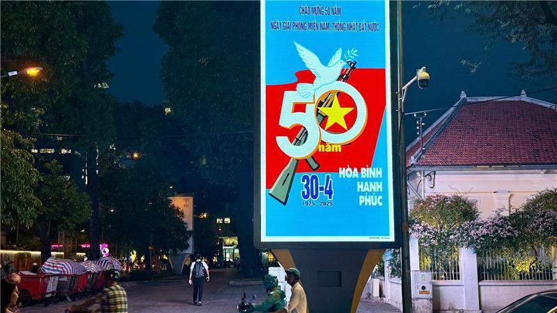 Spuren des Vietnamkriegs von „Agent Orange“ bis „Hanoi Jane“ Vor dem 50. Jahrestag des Kriegsendes ist Ho-Chi-Minh-Stadt (früher Saigon) mit Plakaten zu den Feiern gepflastert.