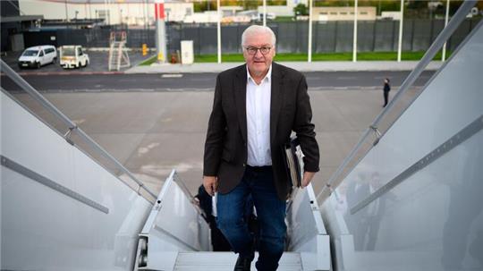 Vor dem Abflug von Deutschland nach Tansania: Bundespräsident Frank-Walter Steinmeier reist nach Afrika.