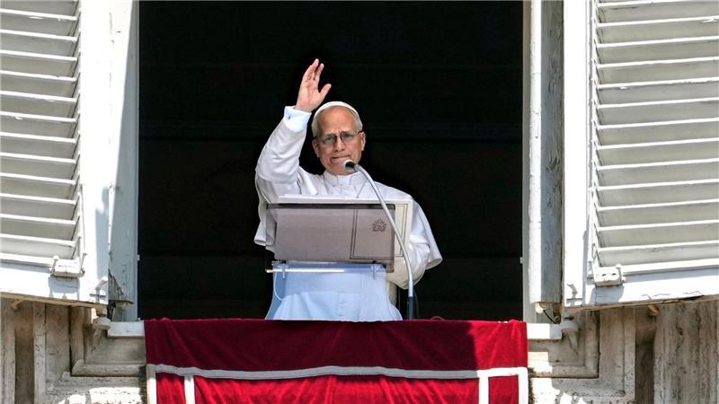 Wiedersehen in Castel Gandolfo - Papst in Ferien Vor dem Abschied in den Urlaub erteilte Leo XIV. den Gläubigen auf dem Petersplatz noch den Segen.