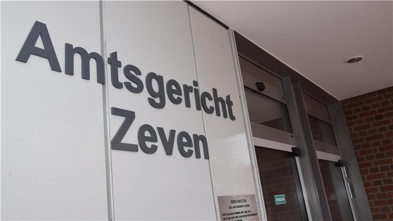 Vor dem Amtsgericht in Zeven ist eine heute 29-Jährige mit einem „blauen Auge“ davongekommen.