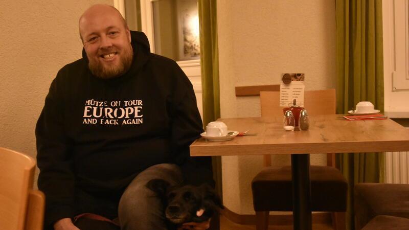 Vor dem Auftritt im Deck 2 genießt Karsten Rinck die Zeit im Hotel.