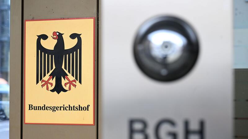 BGH hebt Urteil gegen Ex-Fußballtrainer teilweise auf Vor dem Bundesgerichtshof (BGH) wurde über das Urteil des Landgerichts Frankfurt am Main gegen einen ehemaligen Jugend-Fußballtrainer verhandelt.