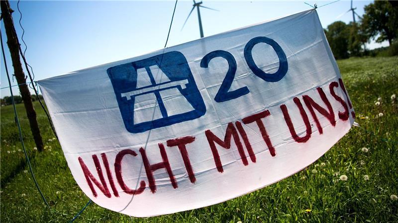 Vor dem Bundesverwaltungsgericht wird eine neue Klage gegen den Bau der Küstenautobahn A20 verhandelt. (Archivbild)