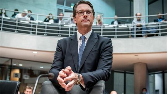 Vor dem Landgericht Berlin beginnt der Prozess gegen den ehemaligen Bundesverkehrsminister Andreas Scheuer. (Archivbild) 
