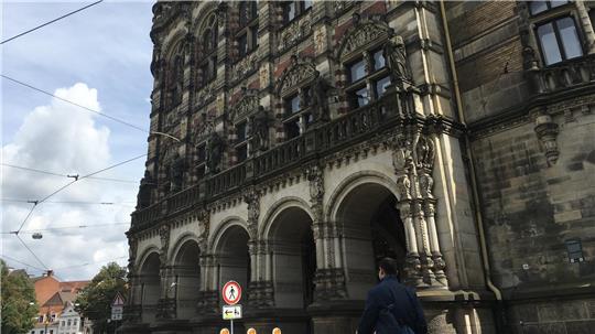 Vor dem Landgericht Bremen wurde am Montag der Prozess gegen fünf Angeklagte fortgesetzt. Sie sollen Kokain aus dem Hafen geschmuggelt haben. Foto: Mündelein