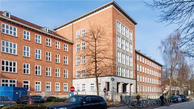 Wegen Katze: Frau wird versuchter Totschlag an 83-Jähriger vorgeworfen Vor dem Landgericht Kiel muss sich die Angeklagte wegen des Messerangriffs auf ihre Nachbarin verantworten. (Archivbild)