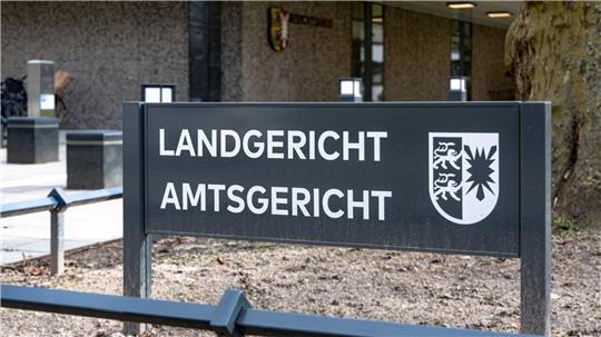 Vor dem Landgericht Lübeck muss sich ein Mann wegen der Tötung seiner Ehefrau verantworten. (Archivbild)