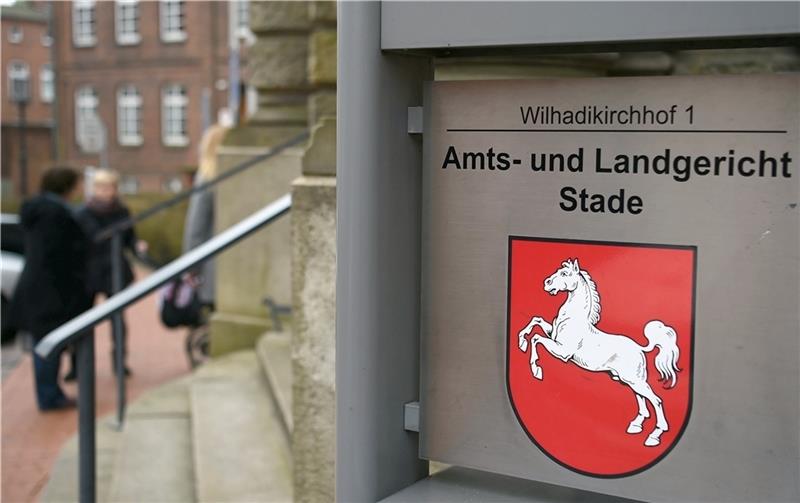 Vor dem Landgericht Stade hat am vergangenen Montag der Prozess gegen einen 26-Jährigen Buxtehuder begonnen. Foto: Jaspersen/dpa