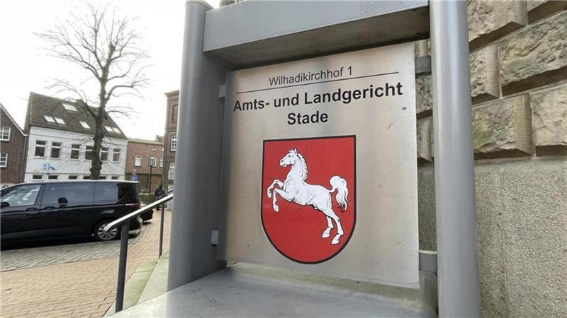 Vor dem Landgericht Stade wurde am Donnerstag der Prozess gegen einen Mann aus Gyhum fortgesetzt, der bereits eingeräumt hat, im September 2025 seine Ex-Partnerin getötet zu haben.