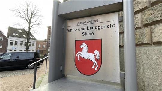Vor dem Landgericht Stade wurde am Donnerstag der Prozess gegen einen Mann aus Gyhum fortgesetzt, der bereits eingeräumt hat, im September 2025 seine Ex-Partnerin getötet zu haben.