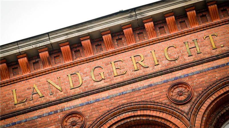 Schuldeneintreiber der rabiaten Art vor Gericht Vor dem Landgericht Verden läuft ein Verfahren gegen einen 28-Jährigen. Er soll zusammen mit Komplizen auf rabiate Weise Schulden eingetrieben haben.