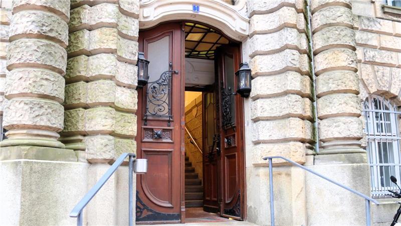 Vor dem Landgerichts Stade wird der Prozess gegen einen 34-jährigen Mann aus Gyhum verhandelt, der seine Lebensgefährtin getötet haben soll.