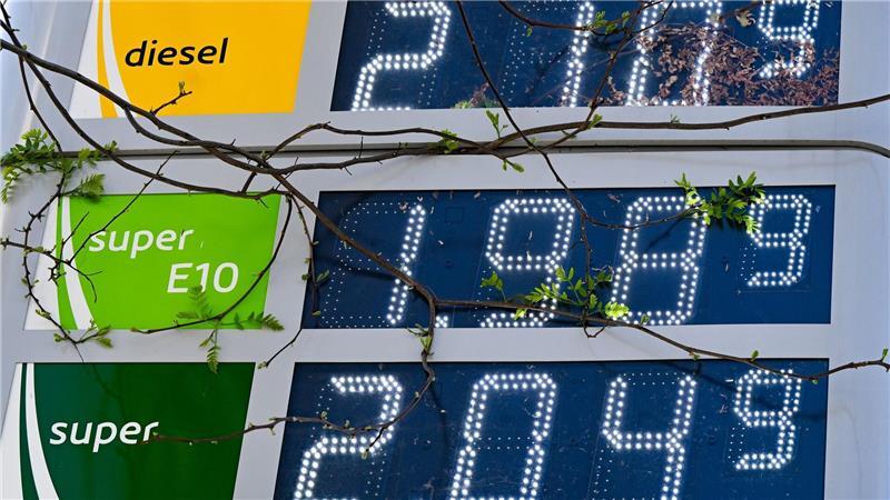 Vor dem Preissprung am Mittag gab es an einigen Tankstellen Benzin für weniger als 2 Euro. 