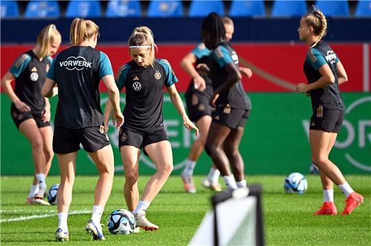 Vor dem Spiel gegen Island geben die DFB-Frauen beim Abschlusstraining alles.