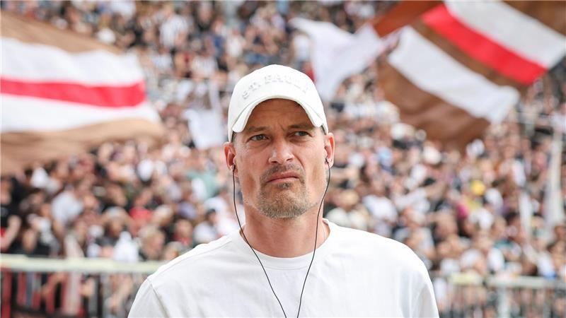 Vor dem bislang wichtigsten Spiel in dieser Saison: St. Pauli-Trainer Alexander Blessin. (Archivbild)