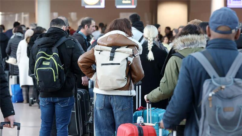 Vor den Märzferien könnten die Warteschlangen am Flughafen länger als sonst sein. (Archivbild)