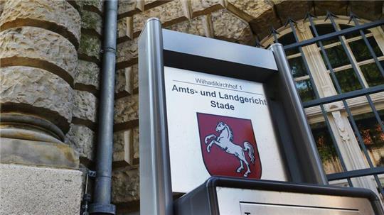 Vor der 4. Großen Strafkammer des Landgerichts Stade wurde am Montag der Prozess gegen einen 24-jährigen Lamstedter fortgesetzt.