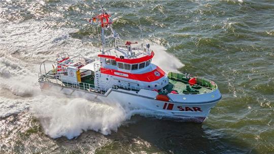 Vor der Insel Norderney läuft ein Segelboot mit sechs Menschen an Bord auf eine Sandbank auf. (Symbolbild)