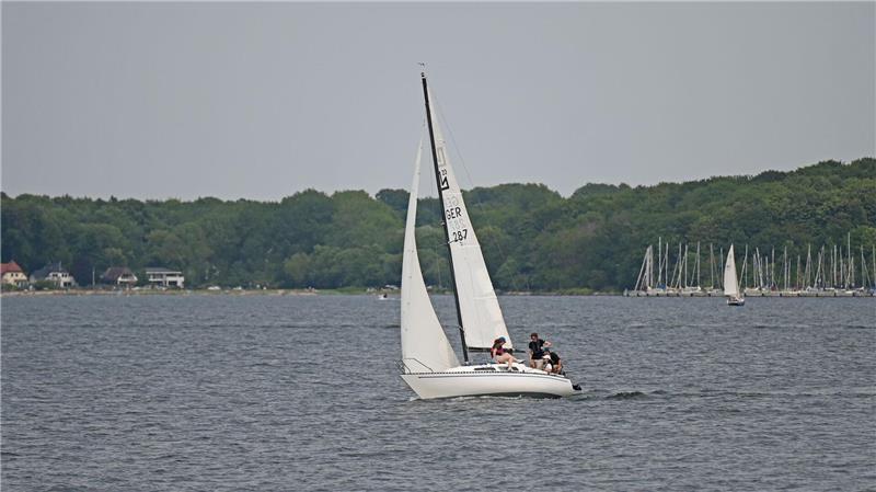 Admiral’s Cup: Beste deutsche Yacht auf Rang fünf Vor der Isle of Wight wird aktuell gesegelt.