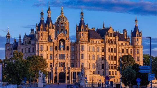 Vor der Wahl in Mecklenburg-Vorpommern überholt die SPD die AfD in einer ZDF-Umfrage. (Archivbild)