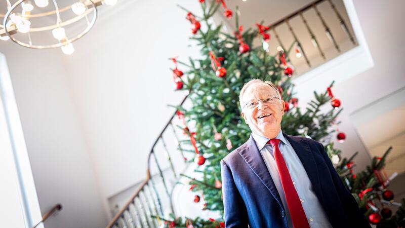 Vor drei Jahren verbrachte Weil die Vorweihnachtszeit noch in der niedersächsischen Staatskanzlei. (Archivbild)