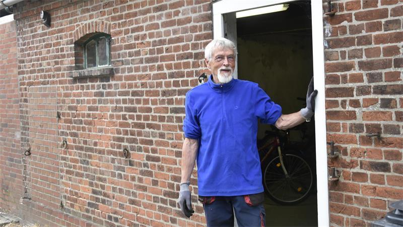 Helfer in der Not: Fahrradtüftler in Steinkirchen sucht einen Nachfolger Vor drei Jahren zog die Radwerkstatt in das Hofgebäude in der Bürgerei.