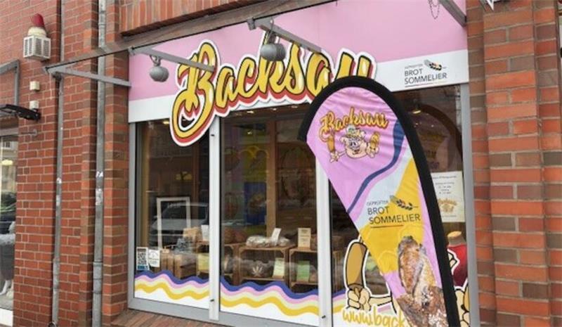 Vor einem Jahr hat die Filiale der Bäckerei Backsau vor dem Eingang zur Buxtehuder Altstadt geöffnet.