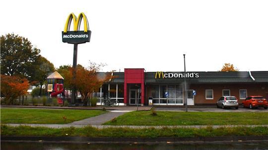 Vor einer „McDonald‘s“-Filiale in Bremervörde kam es zu einer Massenschlägerei (Symbolbild).