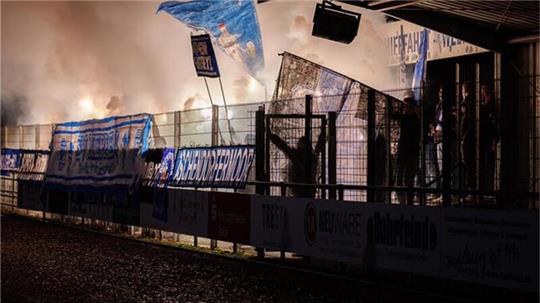 Vor einer Saison-Rekordkulisse hat der SV Meppen seinen Weg an die Tabellenspitze der Regionalliga Nord fortgesetzt.
