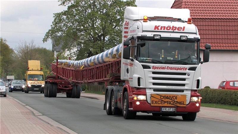 Darum reist ein Maibaum derzeit quer durch Deutschland Vor fünf Jahren wurde Maibaum Nummer sieben angeliefert. Diesmal wird der Transport ähnlich verlaufen. Foto: Archiv