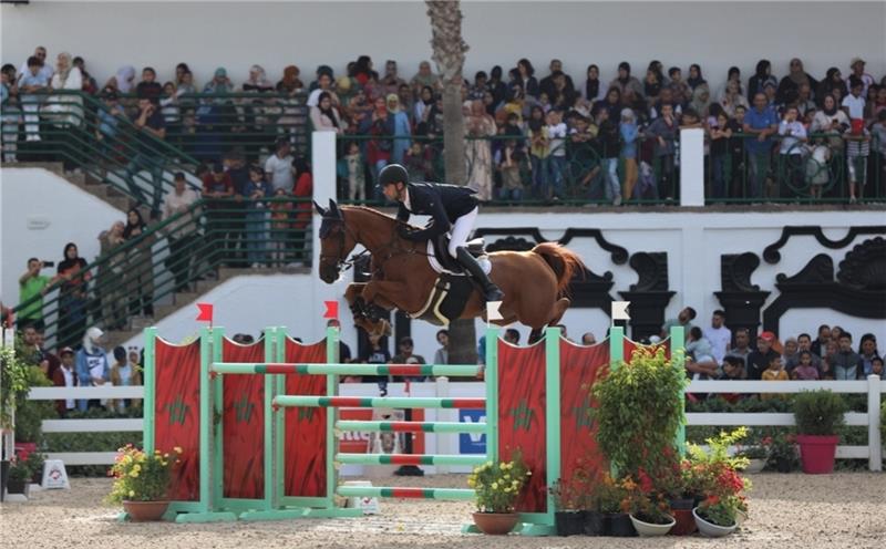 Stader René Dittmer gehört zu den 200 besten Springreitern der Welt Vor großer Kulisse: René Dittmer aus Stade fliegt mit Luigi van de Nethe über einen mächtigen Oxer in Marokko. Foto: Dittmer