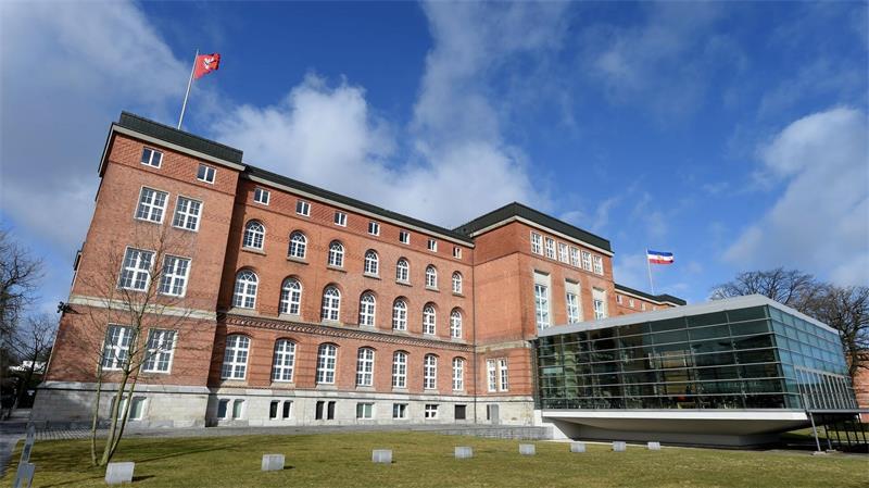 Geschichte und Wandel: Ein Rundgang durch die Marineschule Vor ihrem Umzug nach Mürwik war die Marineakademie im heutigen Landeshaus untergebracht. (Archivbild)
