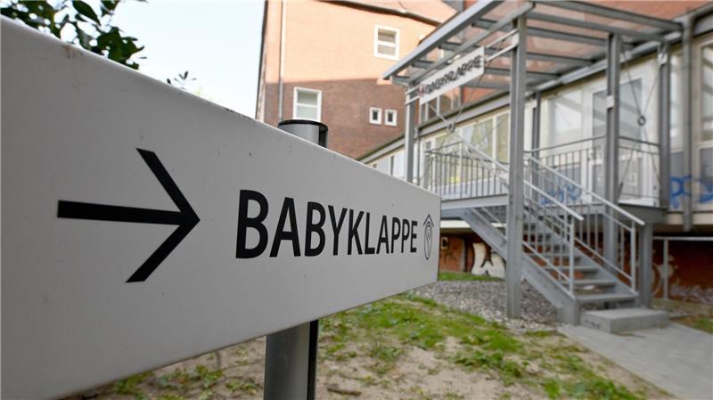 Vor knapp 26 Jahren wurde die erste Babyklappe in Schleswig-Holstein eröffnet, mittlerweile gibt es fünf von ihnen im nördlichsten Bundesland. (Archivbild)