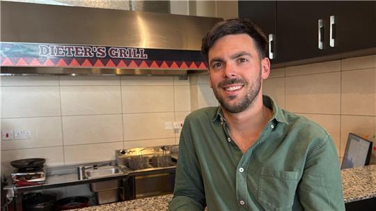 Vor knapp einem Jahr eröffnete Fabian Förster „Dieters Grill“, ein kleines Imbissrestaurant in Nairobi.