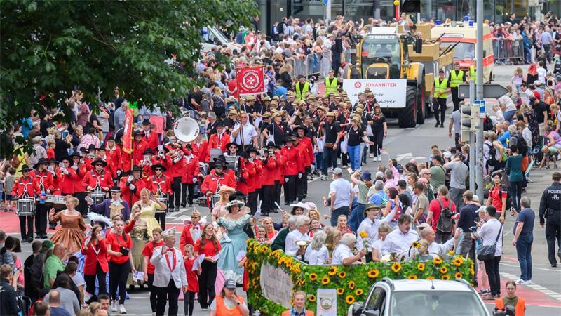 Vor rund 150.000 Zuschauern zog der Schützenausmarsch durch Hannover. (Archivbild)