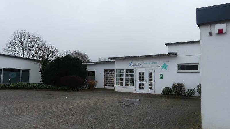 Bastelshop aus Assel ist weltweit mit Stempeln und Stanzen erfolgreich Vor rund vier Jahren zog die Asseler Creative Depot GmbH hier ein: Neues Leben im damals leerstehenden ehemaligen Gasthof „Bauernstübchen“. Jetzt gibt es hier auch ein Ladengeschäft.
